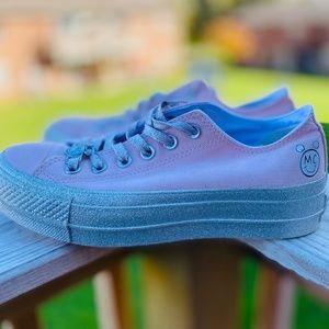 Miley Cyrus  Converse - low top glitter platforms